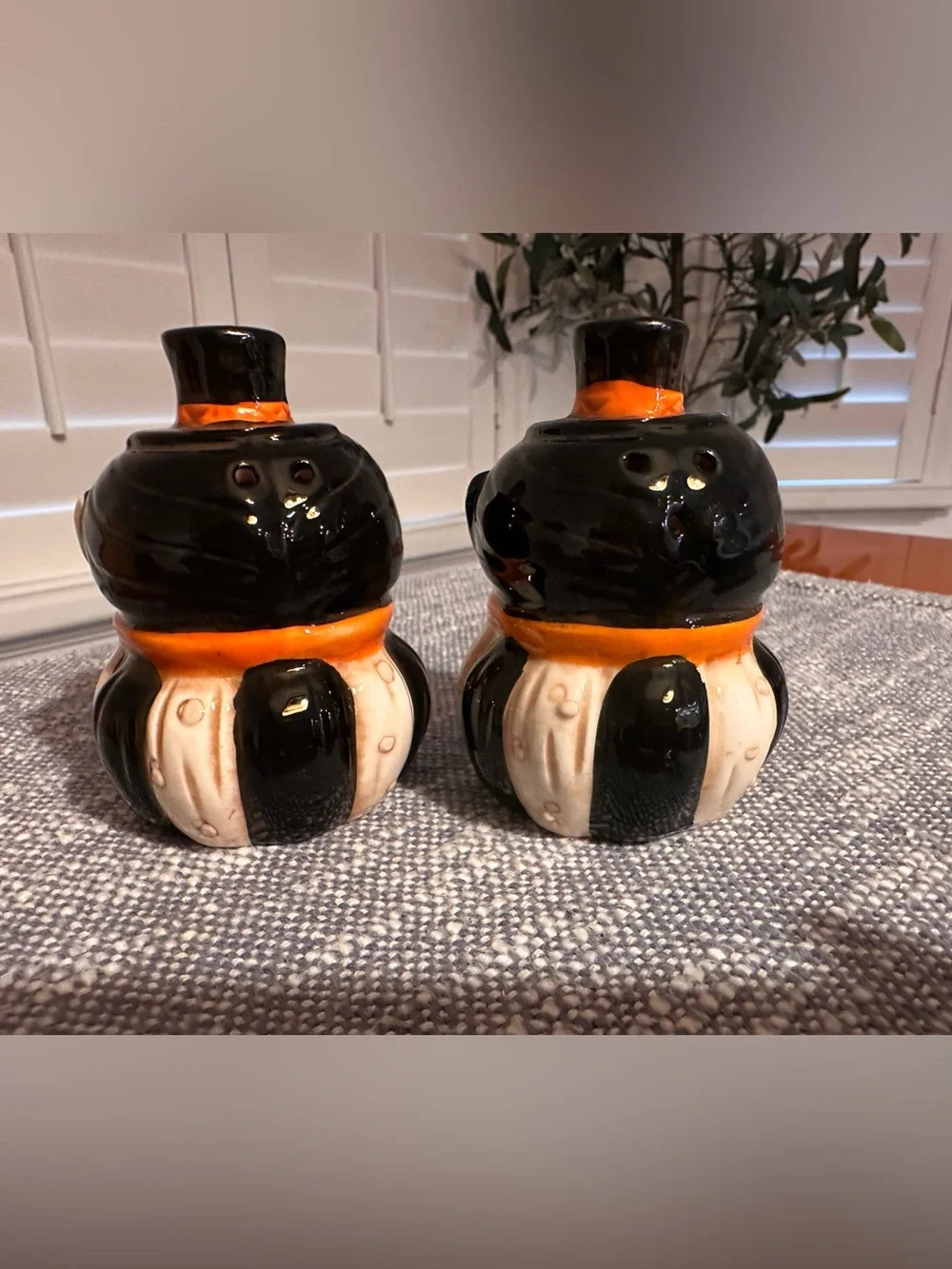 Design Johanna Parker Salt & Papper Shakers  Vampire Figurine Halloween